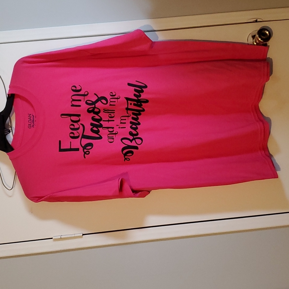 Feed me tacos and tell me I'm pretty graphic t-shirt. Unisex size XL NWOT